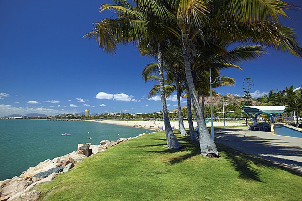 Beach House Motel Townsville Exterior photo