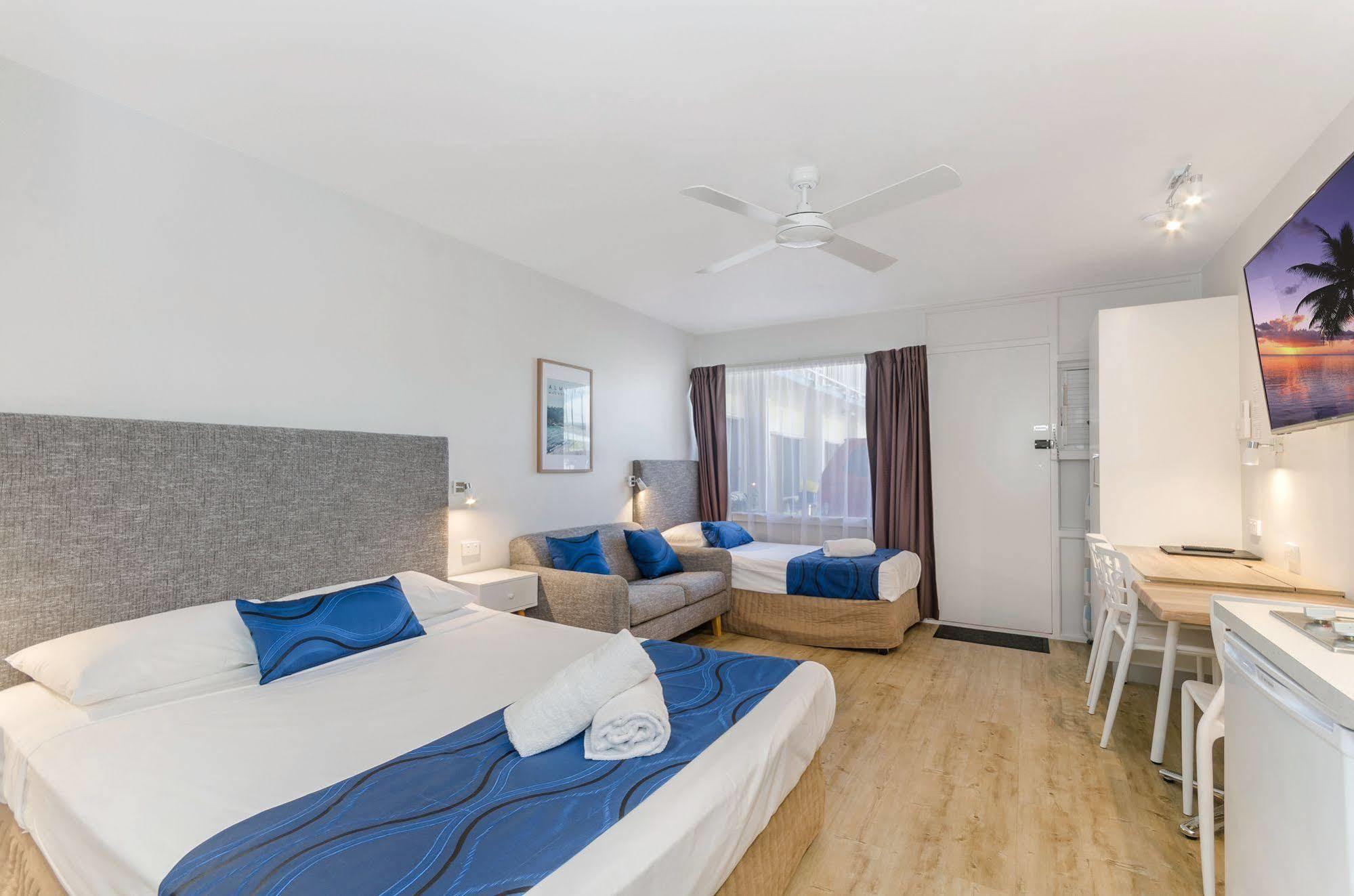 Beach House Motel Townsville Exterior photo