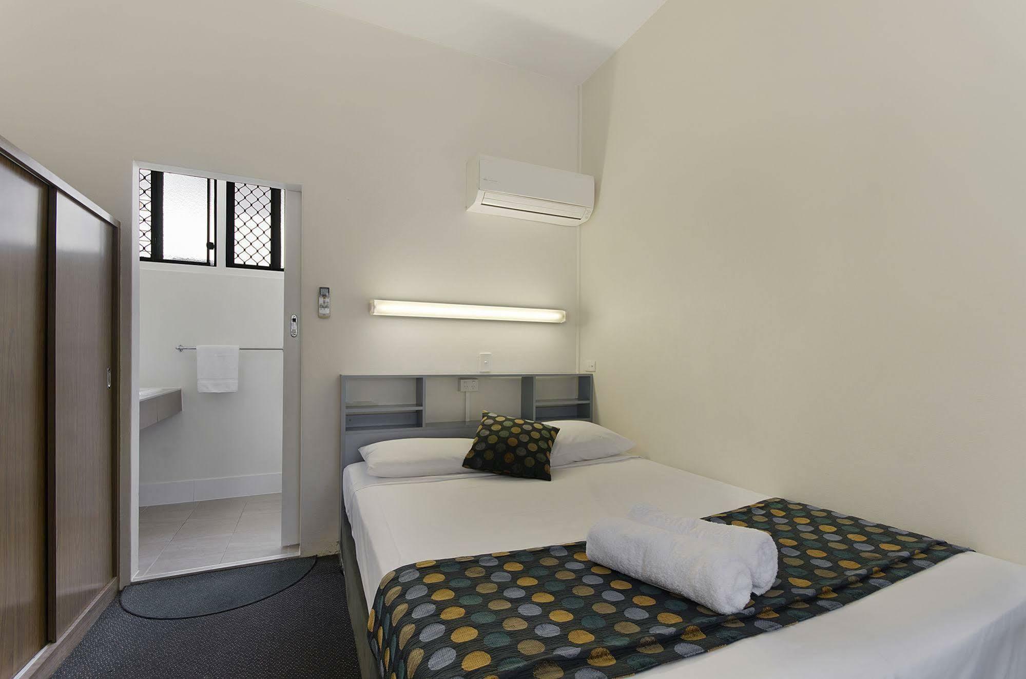 Beach House Motel Townsville Exterior photo